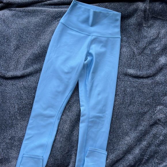 ALO Airlift Leggings - Picture 2 of 5